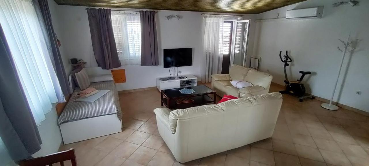 Appartamento House Elan Kornić Esterno foto